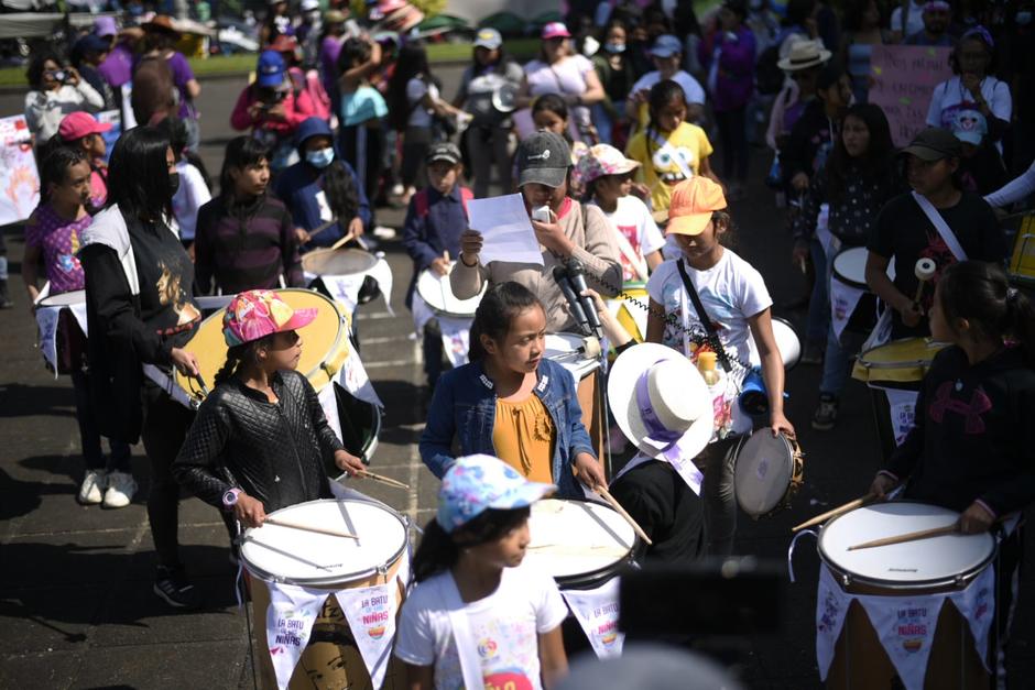 Un incidente se produjo entre un automovilista y participantes de la marcha pacífica por el Día Internacional de la Mujer. (Foto: Wilder López/Soy502)