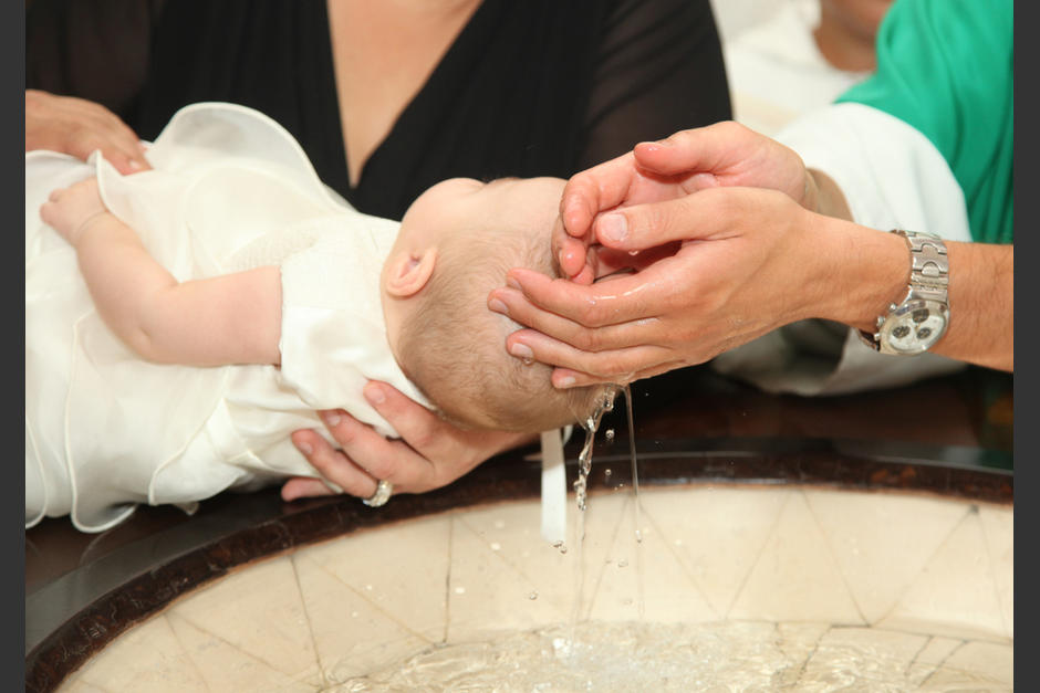 Italia elimina a padrinos de bautizo durante los pr&oacute;ximos tres a&ntilde;os. (Foto: Shutterstock)&nbsp;