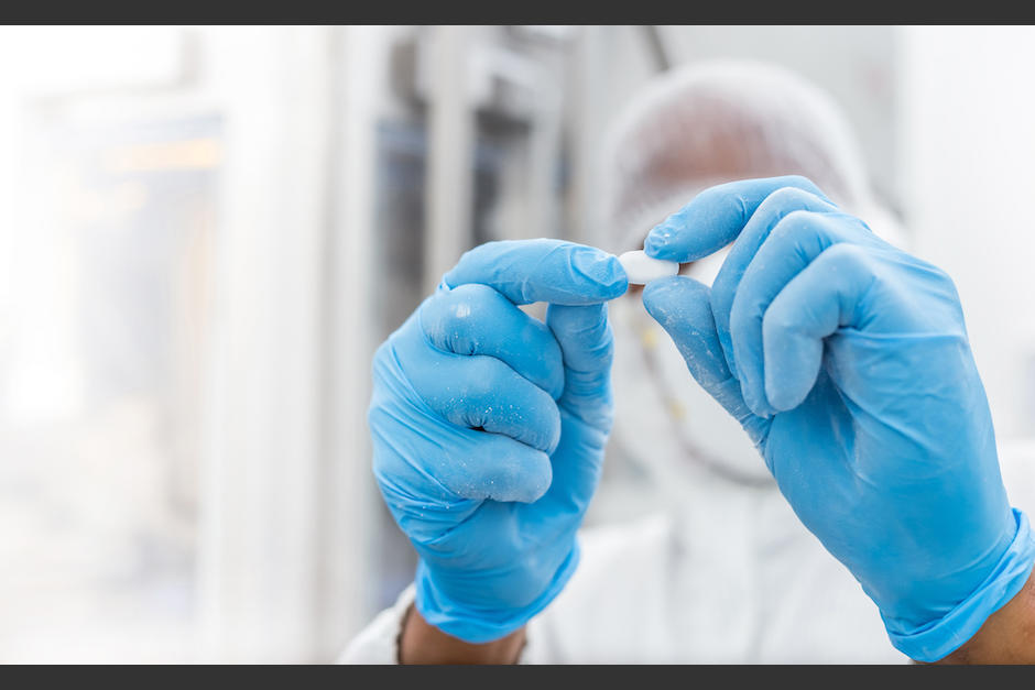 El científico español protagonista de un revolucionario descubrimiento en la investigación contra el cáncer, con una pastilla que frena el cáncer. (Foto ilustrativa: Shutterstock)