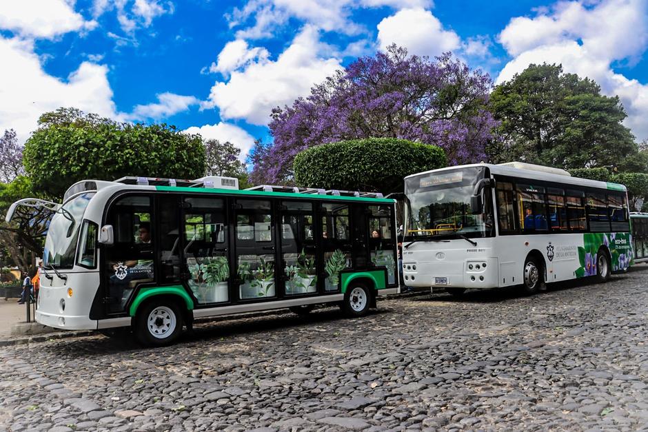 Los buses dieron una demostraci&oacute;n este lunes al circular por las calles de Antigua Guatemala. (Foto: Muni Antigua)