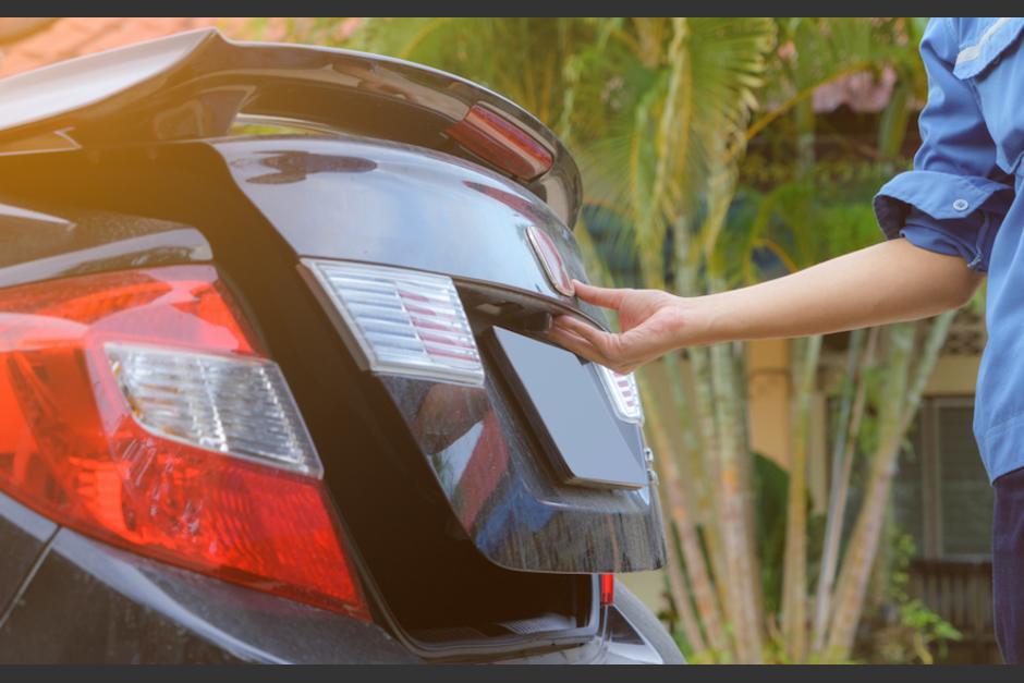 El hombre fue grabado mientras viaja sobre un baúl en pleno tráfico de la zona 13.&nbsp; (Foto: Ilustrativa/Shutterstock)&nbsp;