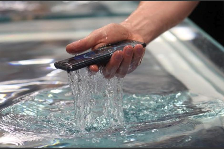 Si tu celular cayó al agua accidentalmente, toma en cuenta ciertas consideraciones para revivirlo. (Foto: Diario del Cauca)