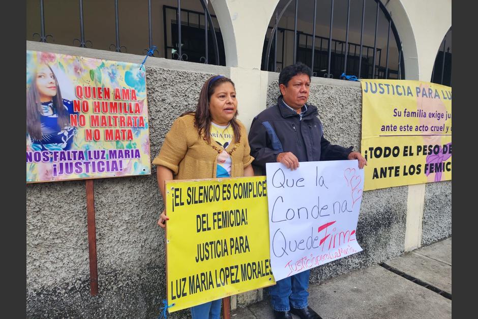Ada Morales y Byron López, papás de Luz María pidieron a la Sala Segunda de la Corte de Apelaciones de delitos de Femicidio que la sentencia contra Jorge Zea quede en firme. (Foto: Dulce Rivera/Soy502)