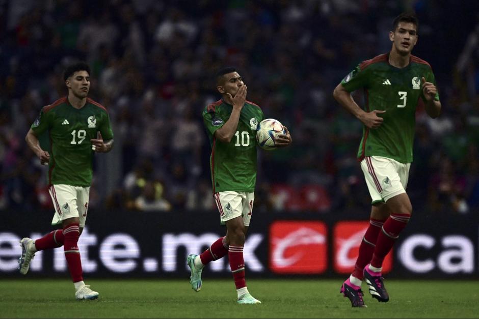 México sufrió, pero logró evitar la tragedia en el estadio Azteca. (Foto: AFP)
