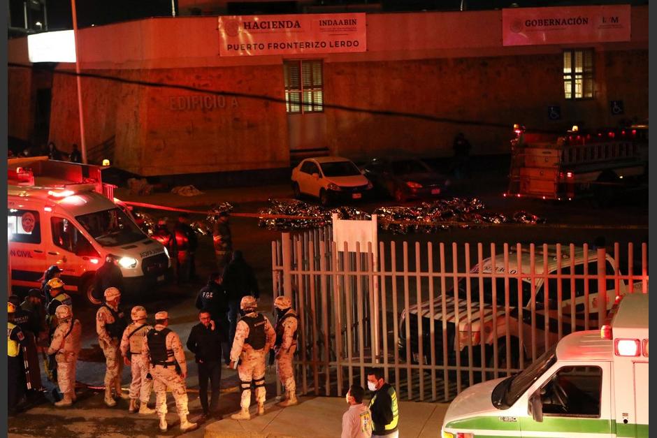 Las im&aacute;genes muestran c&oacute;mo los migrantes intentaban escapar de las llamas. (Foto: AFP)