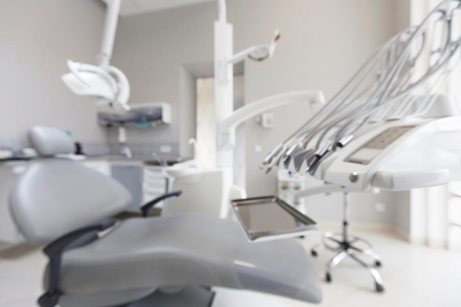 Personas en estado de ebriedad habrían incendiado un furgón que era utilizado como clínica dental. (Foto: Shutterstock)