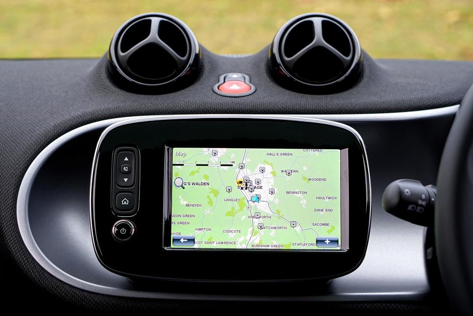 Waze tendr&aacute; su propia aplicaci&oacute;n en los carros que cuenten con Google integrado. (Foto: Mike Bird)