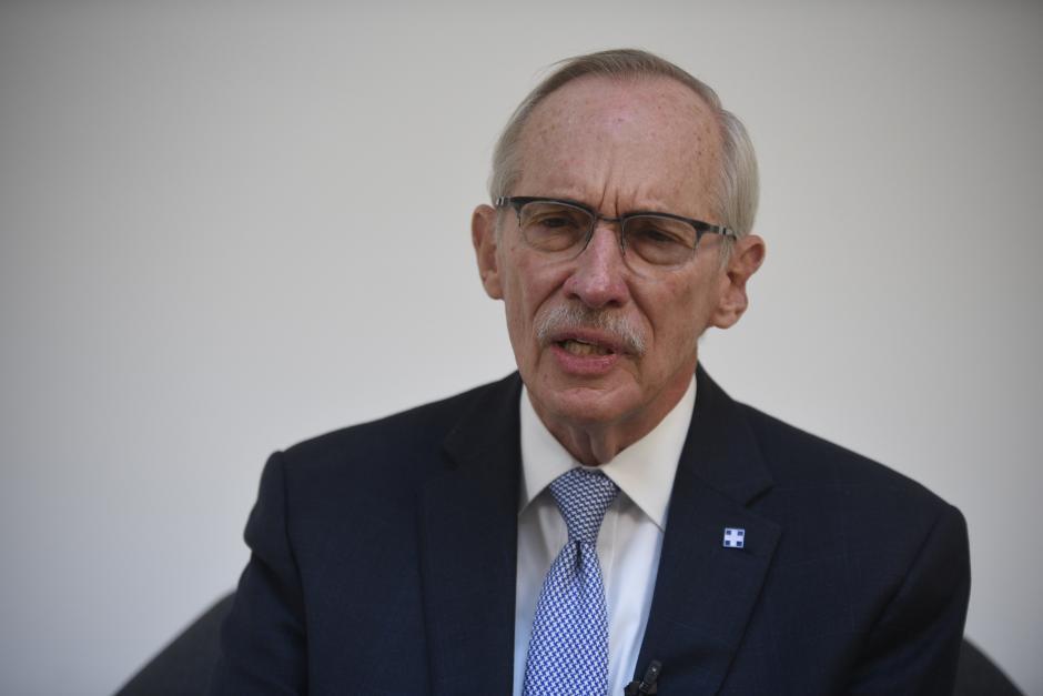 Carlos Pineda y Edmond Mulet intercambiaron señalamientos en redes sociales. (Foto: Soy502)