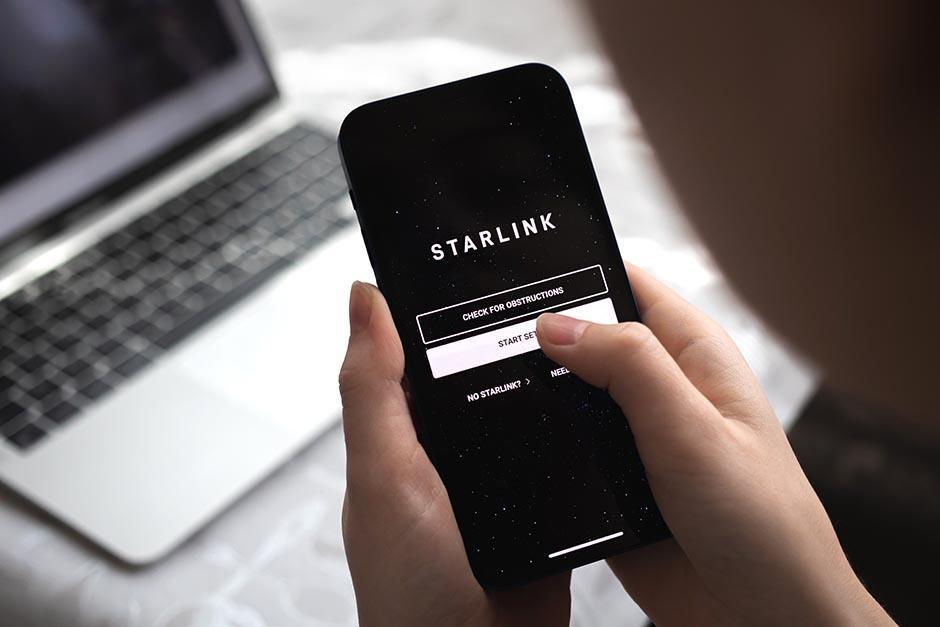 Starlink es el servicio de internet satelital de Elon Musk y estará disponible para Guatemala a partir de 2023. (Foto: Shutterstock)