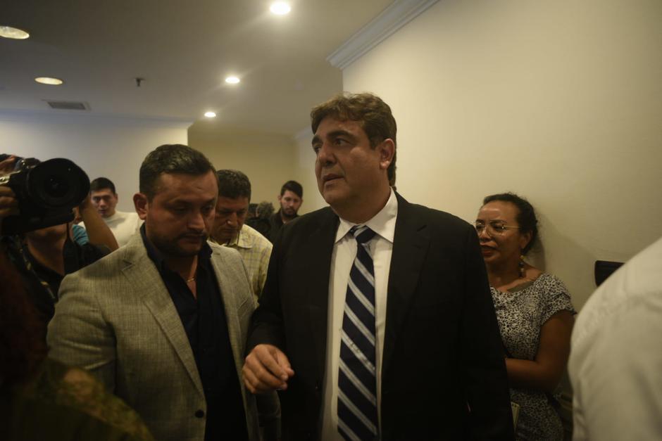 Carlos Pineda convocó a una conferencia de prensa para hablar de las acciones legales tras la cancelación de su candidatura. (Foto: Wilder López/Soy502)