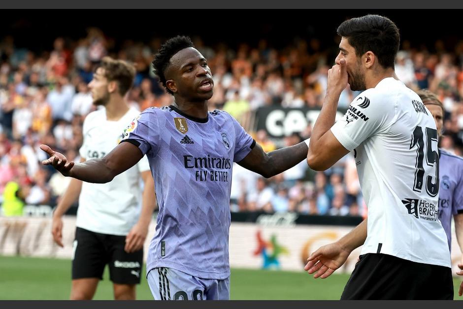 El jugador brasile&ntilde;o explot&oacute; tras los insultos en su contra en el campo del Valencia. (Foto: AFP)