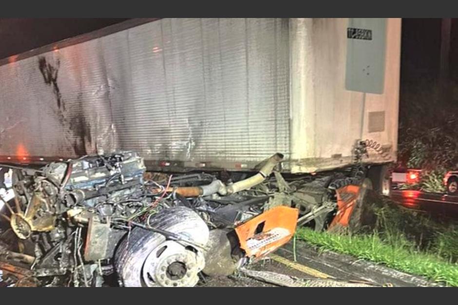 Un piloto de camión murió en un accidente en la autopista Palín-Escuintla. (Foto: CBV)&nbsp;