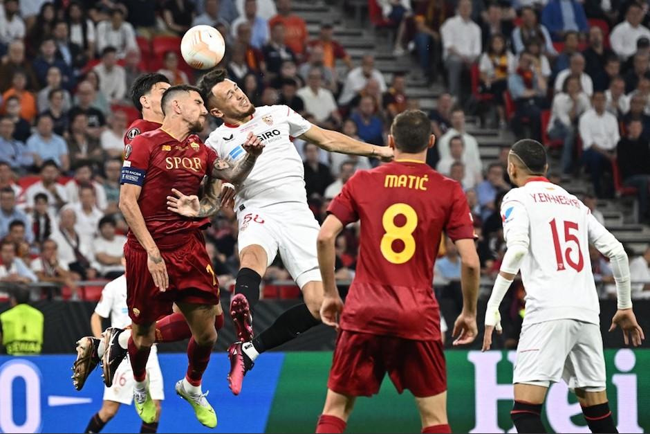 Sevilla se enfrent&oacute; a la Roma en la Europa League. (Foto: AFP)