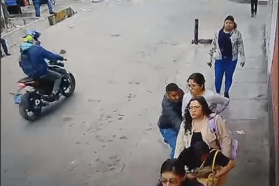 El hombre quiso asaltar a una mujer pero las cosas no salieron como esperaba. (Foto: captura de video)