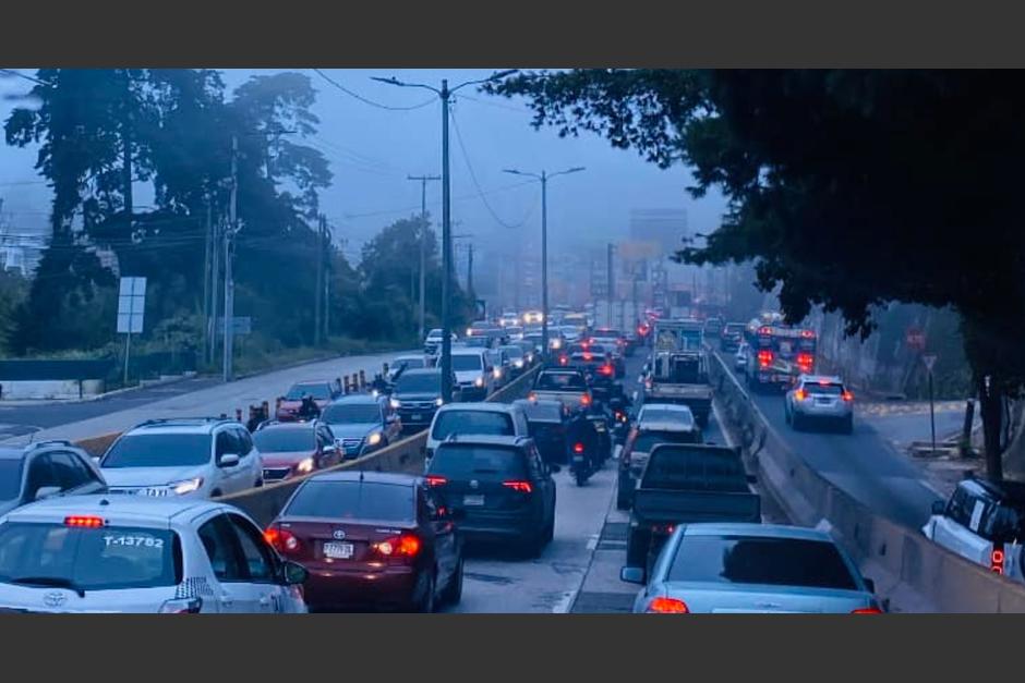 Conductores reportaron tránsito completamente detenido en Carretera a El Salvador para esta tarde de sábado 25 de noviembre. (Foto: redes sociales)&nbsp;