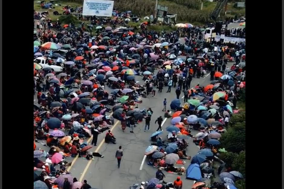Manifestantes han cumplido más de 30 horas de bloqueos en diferentes carreteras del país, exigen la renuncia de Consuelo Porras. (Foto: redes sociales)&nbsp;