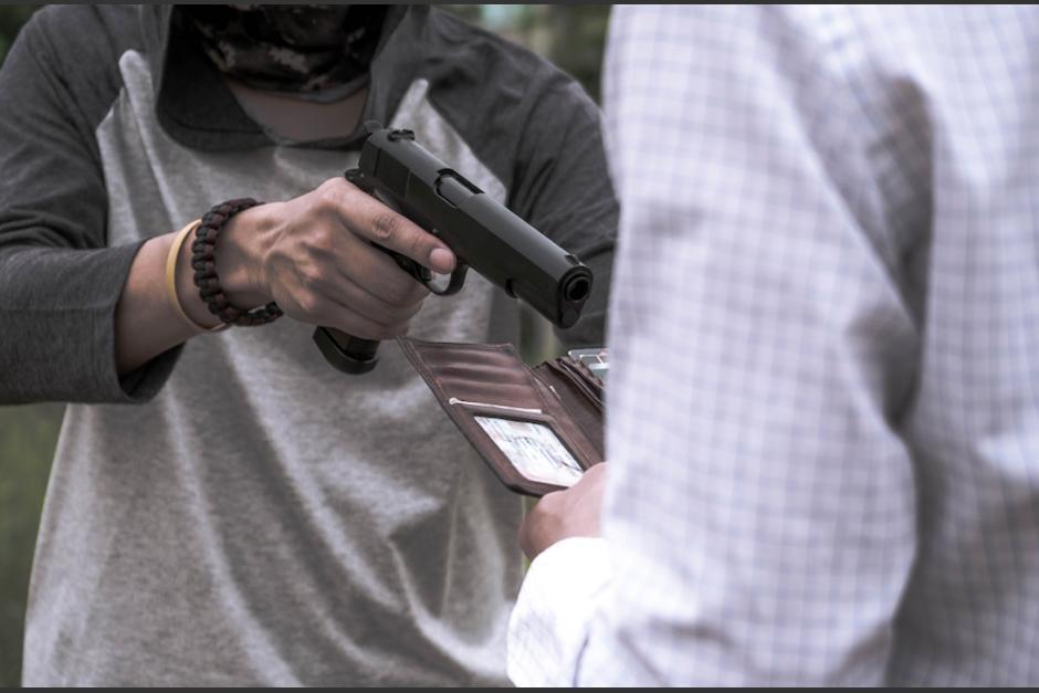 Dos hombres ingresaron con armas de fuego a asaltar en una tienda. (Foto ilustrativa: Shutterstock)