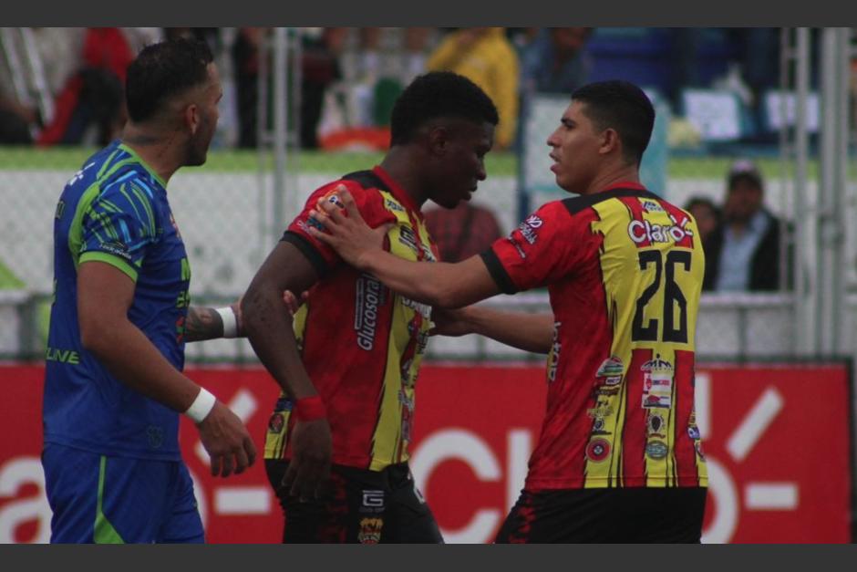 El futbolista costarricense&nbsp;Keyshwen Arboine del Deportivo Zacapa se negó a seguir jugando luego de recibir insultos racistas.