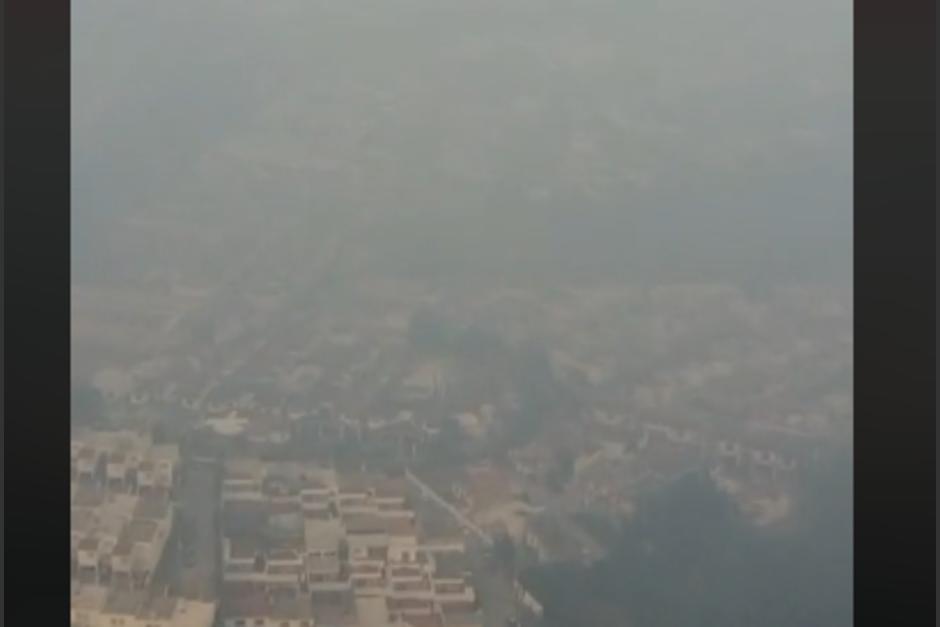 El incendio en el basurero del kilómetro 22 de Ruta al Pacífico afecta la visibilidad. (Foto: Captura de video)