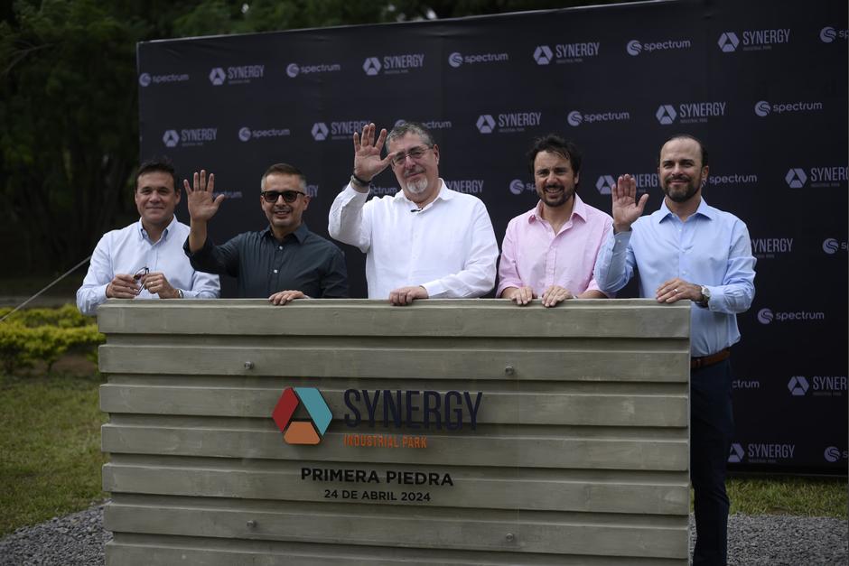 El presidente Bernardo Arévalo participó en el evento de la primera piedra en el Synergy Industrial Park. (Foto: Wilder López / Soy502)