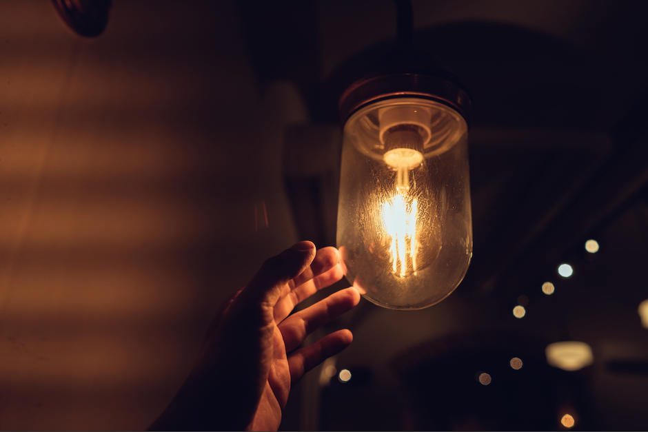 Estas son las tarifas de la luz para el próximo trimestre según la Comisión Nacional de Energía Eléctrica. (Foto ilustrativa: Freepik)