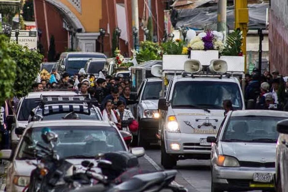 Así se realizan las honras fúnebres de los primos Santizo, quienes salieron a buscar a su perrita, desaparecieron y fueron encontrados sin vida. (Foto: cortesía John Canon Fotografía)