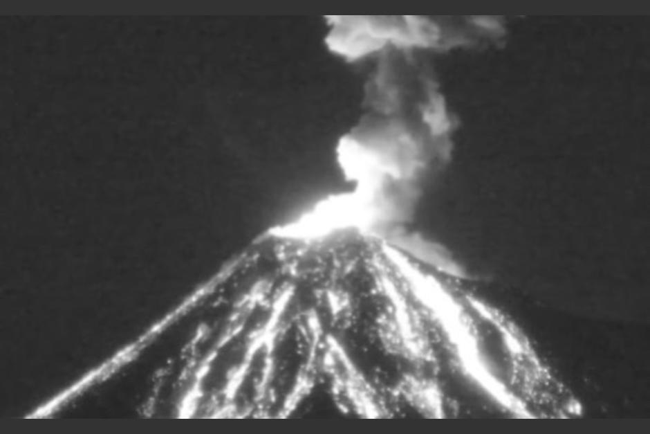 Se reportó una fuerte explosión del Volcán de Fuego. (Foto: @Sisnagt_oficial)