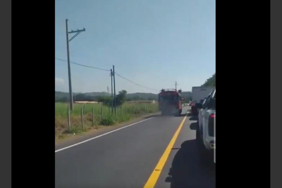 Conductores se han quedado varados en el tránsito de la ruta al Pacífico con dirección a la Ciudad de Guatemala. (Foto: captura de pantalla)&nbsp;
