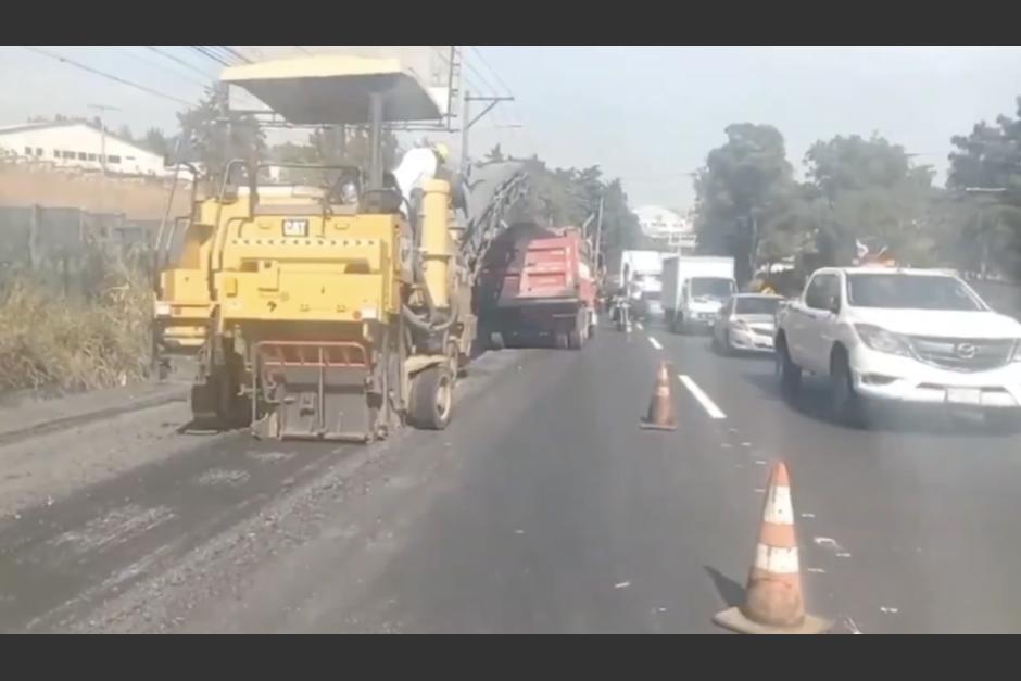 Los trabajos que provocan complicaciones en la circulación de la ruta al Pacífico, este 3 de enero. (Foto: captura de video/PMT de Villa Nueva)