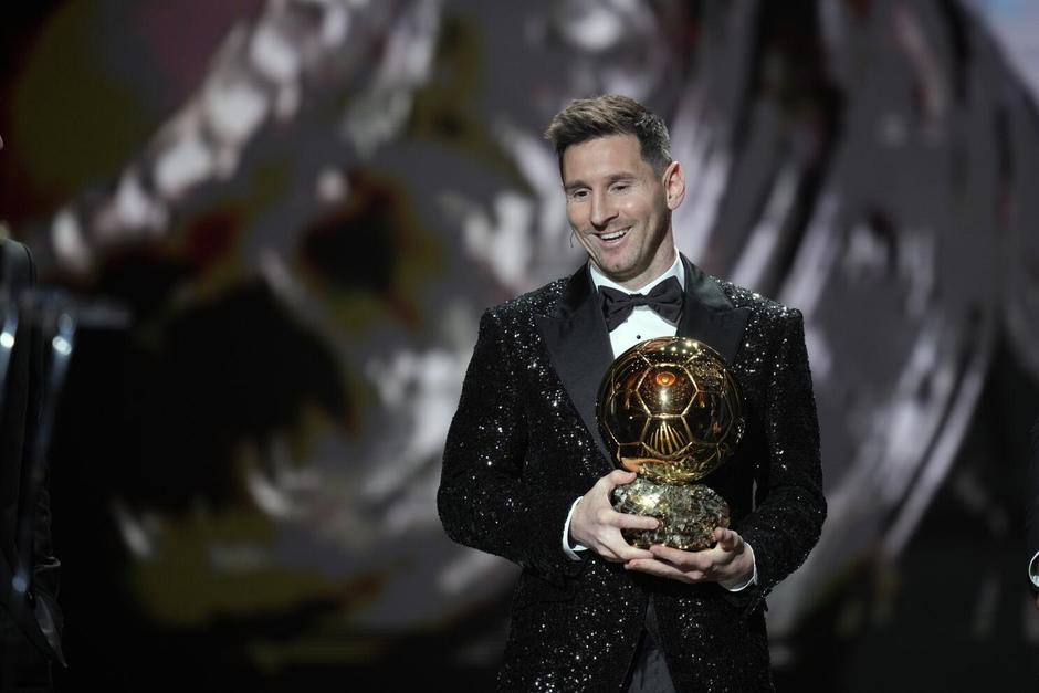 En 2021, el astro argentino Leo Messi obtuvo su séptimo Balón de Oro. (Foto: LA Times)