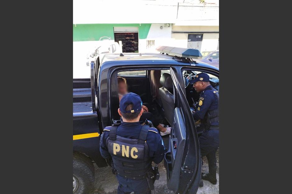 Mujer de 35 años fue capturada por mantener amarrado a su hijo de 5 años. El caso sucedió en Mixco. (Foto: PNC)