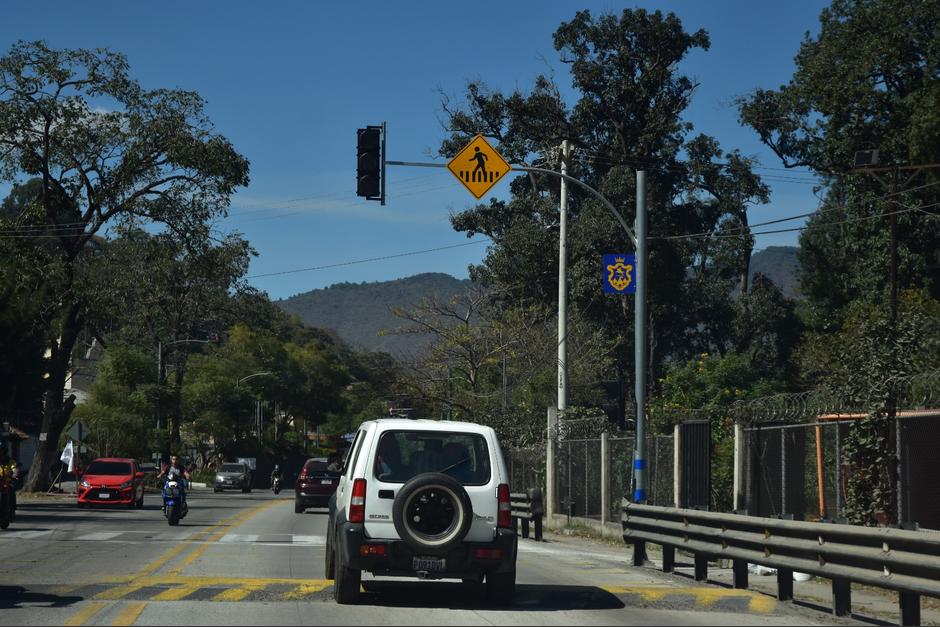 Nuevos semáforos fueron implementados en Antigua Guatemala. (Foto: Fredy Hernández/Soy502)