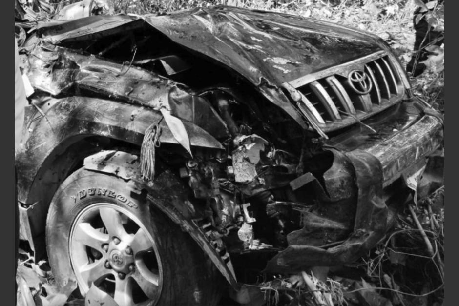 Conductor destroza su lujosa camioneta y muere en fuerte accidente de tránsito en Carretera a El Salvador. (Foto: Bomberos Voluntarios)