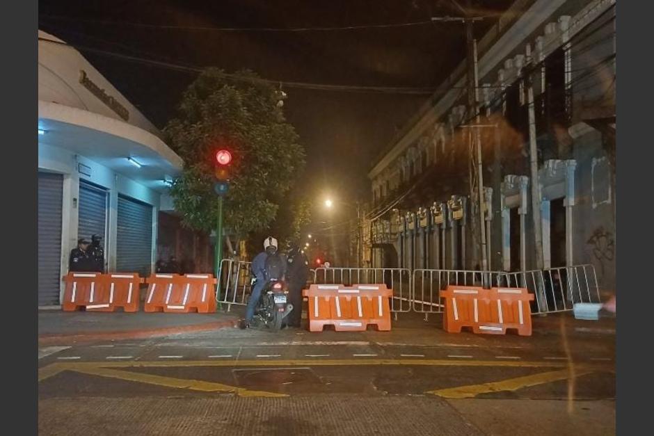 Varios puntos de la zona 1 amanecieron con cierres viales en este viernes 12 de enero. (Foto: X/ChepeJose)