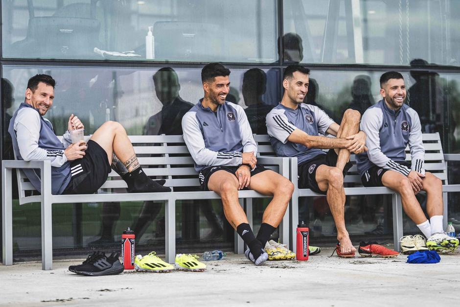 Como en los viejos tiempos en Barcelona, Messi, Suárez, Busquets y Alba volvieron a entrenar de cara a una nueva temporada. (Foto: Inter Miami)