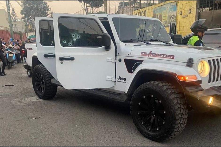 Supuestos sicarios ametrallaron un vehículo en la zona 10 de Mixco la tarde del viernes 12 de enero. (Foto: RRSS)