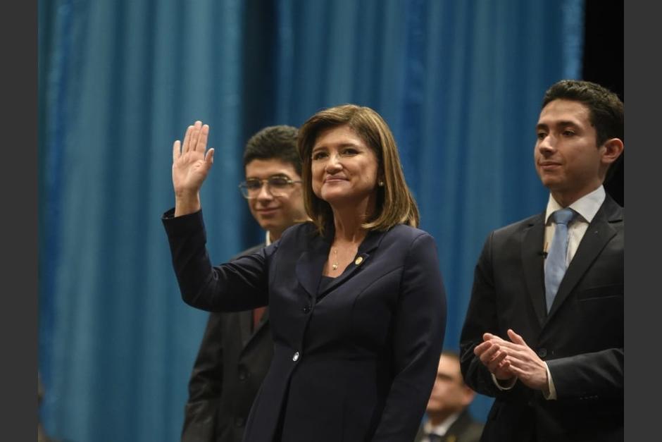 La ahora vicepresidenta de la república preocupó a guatemaltecos tras dejarse ver con ayuda para caminar. (Foto: Wilder López/Soy502)