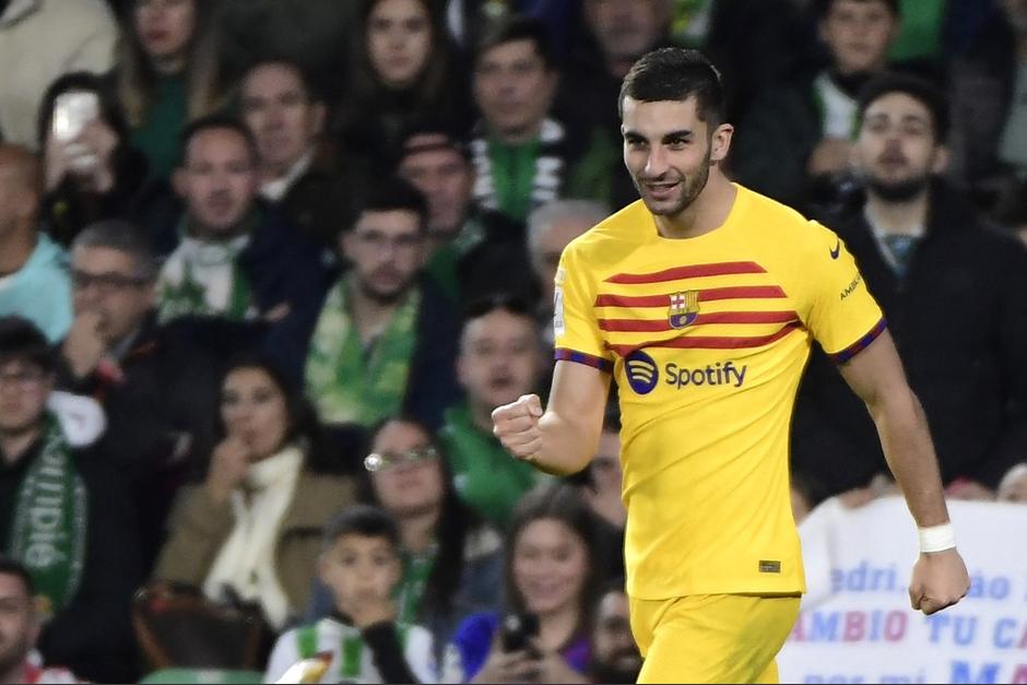 Ferran Torres anot&oacute; tres goles y le dio la victoria al Barcelona que sufri&oacute; m&aacute;s de la cuenta frente al Real Betis. (Foto: AFP)