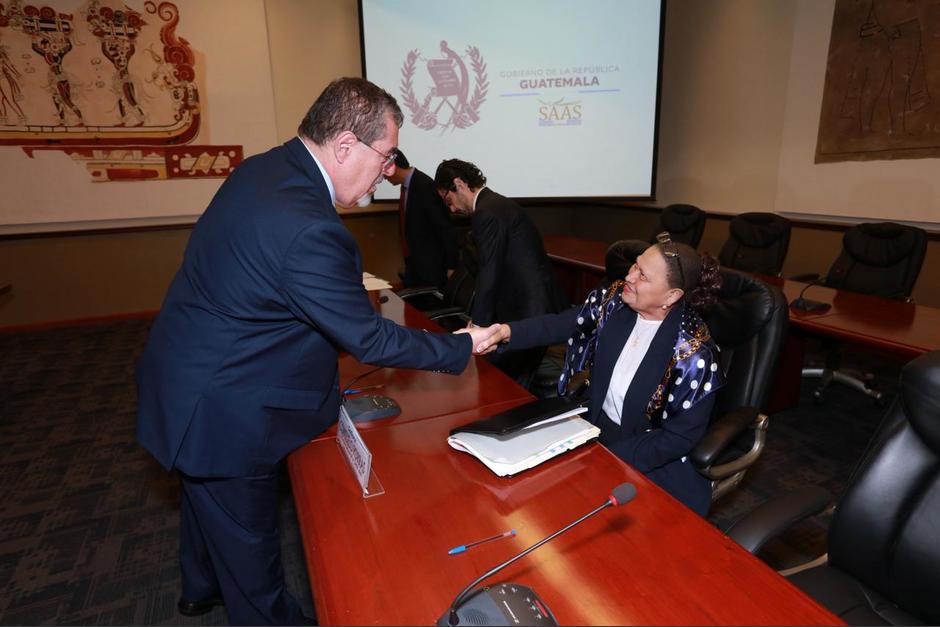 Así fue el primer encuentro de Consuelo Porras, fiscal general del MP, con Bernardo Arévalo. (Foto: AGN)