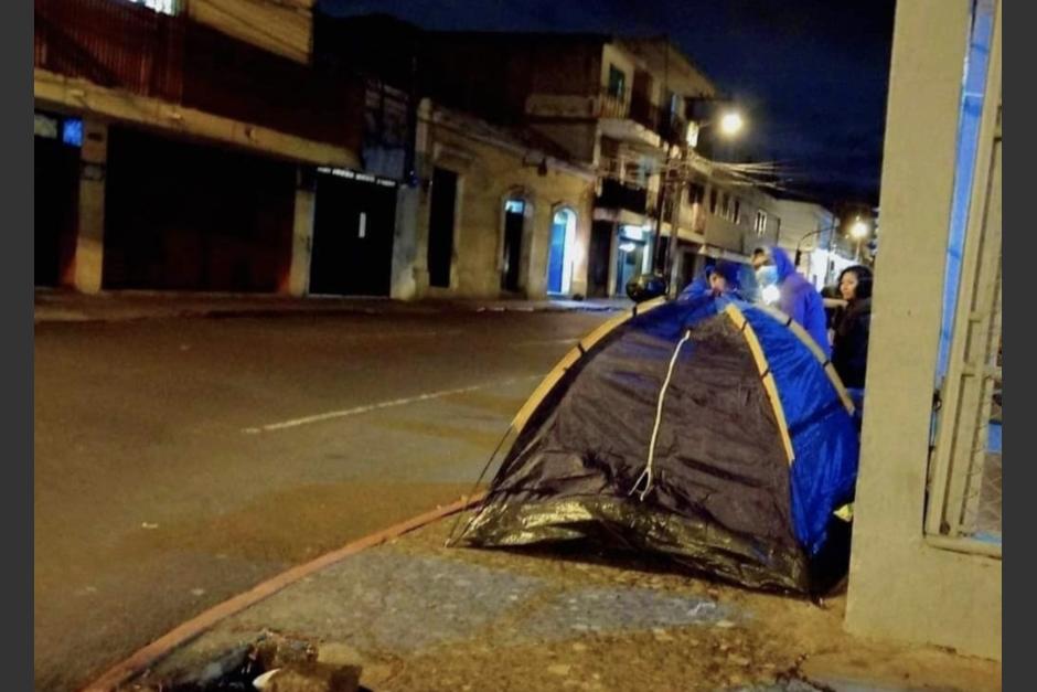 Devotos guatemaltecos hacen fila desde ya para adquirir turnos en el templo de San Jos&eacute;. (Foto: redes sociales)