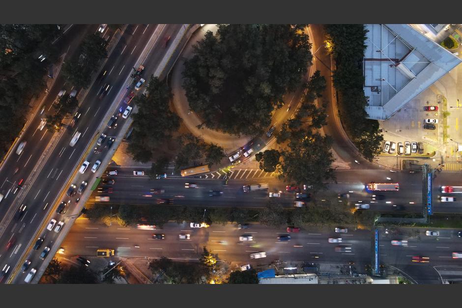 El tránsito en la ciudad de Guatemala ha empeorado con los años debido a más presencia de vehículos. (Foto: Wilder López/Soy502)