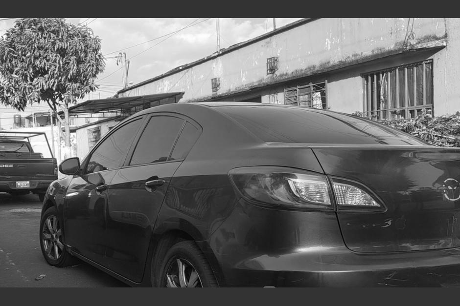 Bomberos Municipales reportaron el hallazgo de una persona fallecida en un vehículo estacionado en zona 11. (Foto: Bomberos Municipales)&nbsp;