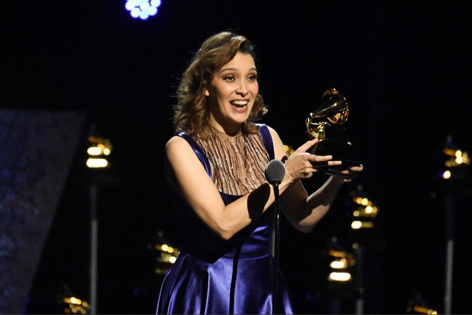 Gaby Moreno, ganadora de un Grammy por su producci&oacute;n&nbsp;"X M&iacute; (Vol. 1)", como Mejor &Aacute;lbum de Pop Latino. (Foto: AFP)