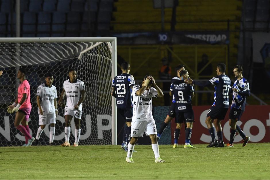 El cuadro guatemalteco tuvo una noche de pesadilla en el estadio nacional Doroteo Guamuch Flores. (Foto: Nuestro Diario)
