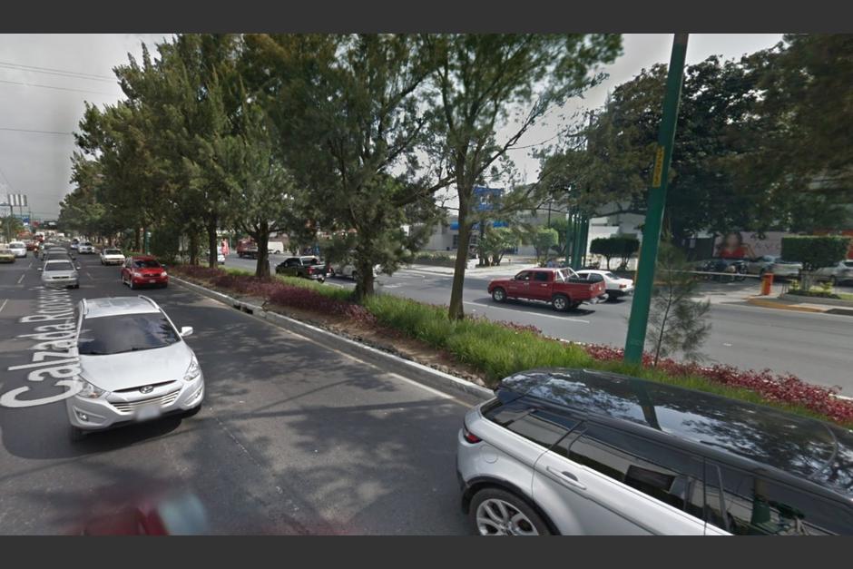 Un motorista grab&oacute; su extra&ntilde;o comportamiento en el tr&aacute;nsito de la calzada Roosevelt. (Foto: Google Maps)