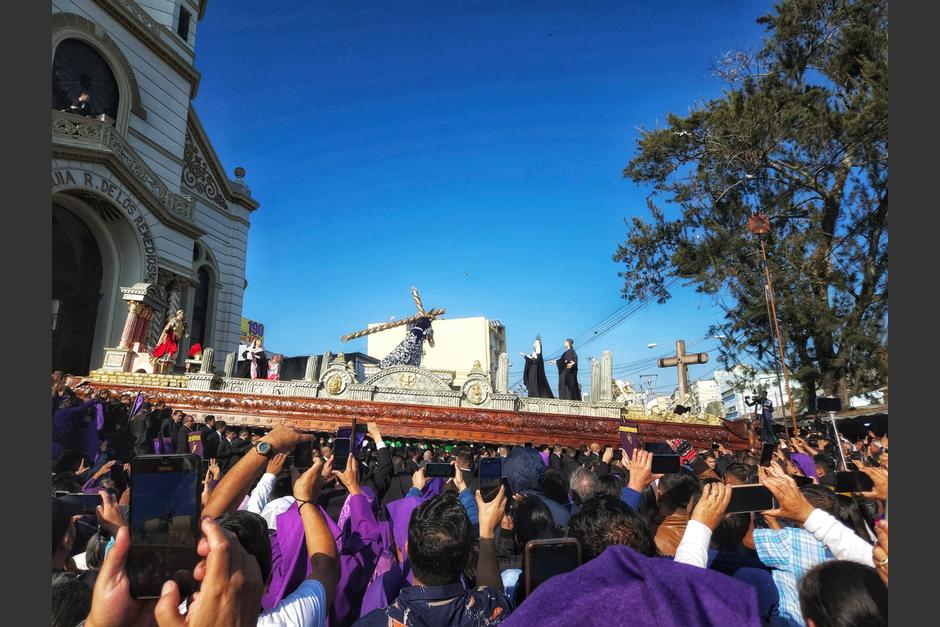 La imagen de Jes&uacute;s Nazareno de la Justicia recorre calles de la zona 1. (Foto: Miguel Bonachea)&nbsp;