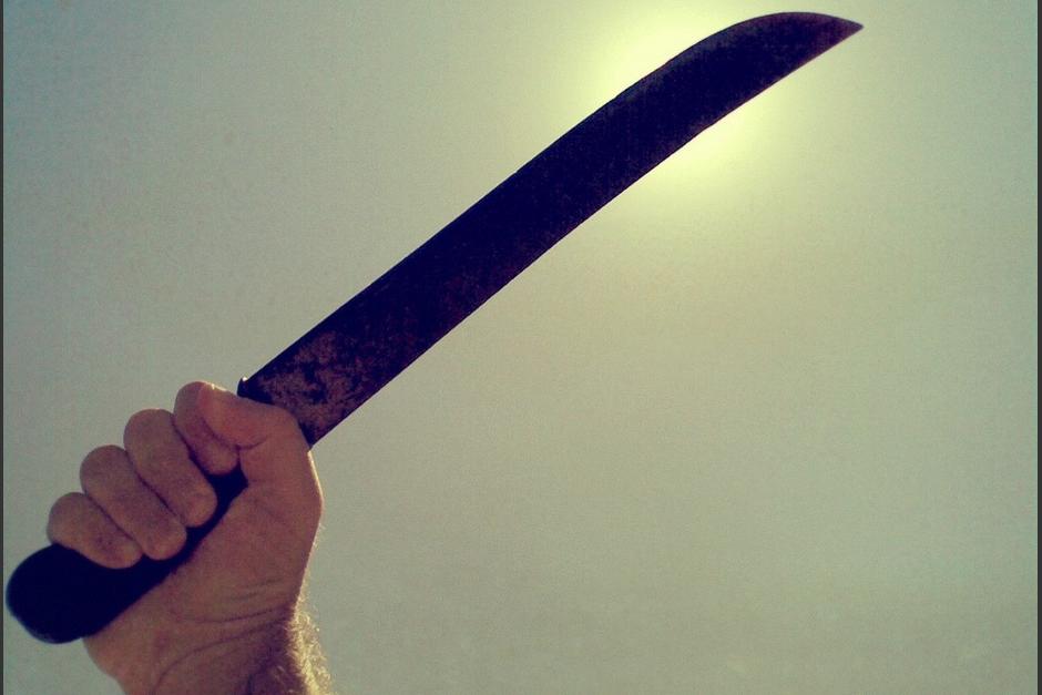 Un aficionado del Deportivo Malacateco ingresó al estadio con un machete. (Foto Ilustrativa: WLMT)