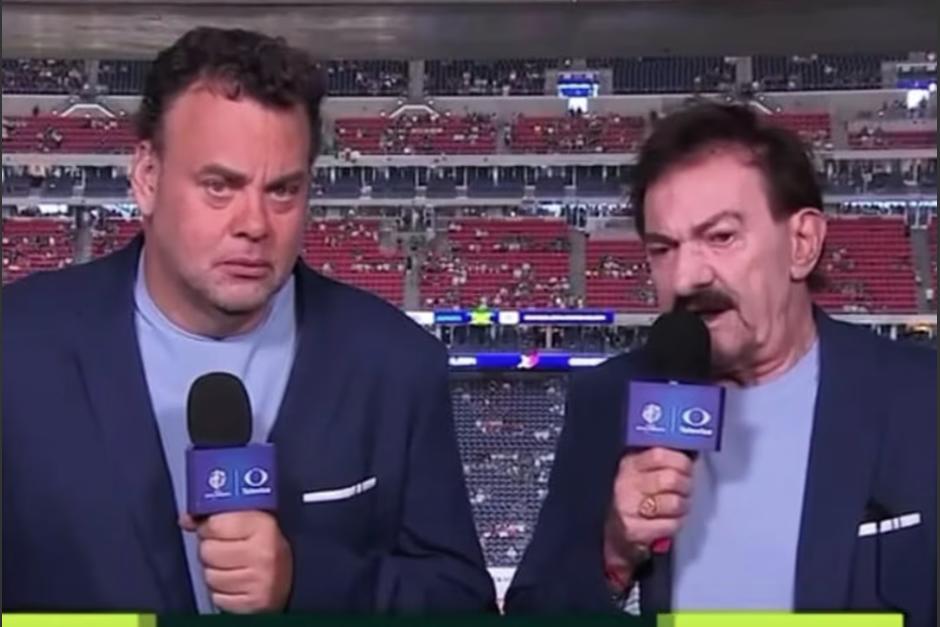 El periodista David Faitelson junto al entrenador argentino Ricardo La Volpe. (Foto: TUDN)