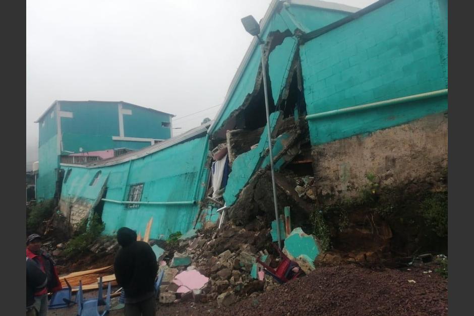 Colapsa la estructura de una iglesia en Esquipulas Palo Gordo, San Marcos, tras las fuertes lluvias. (Foto: Conred)