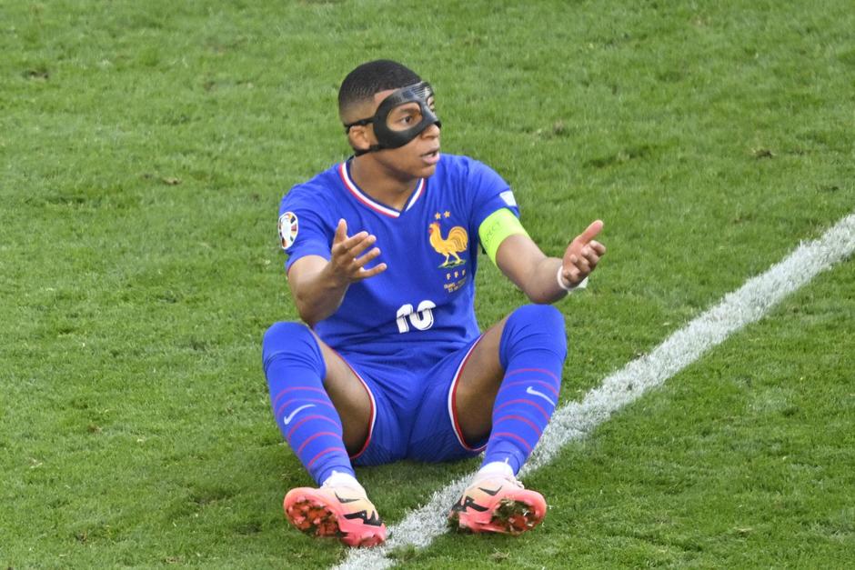 Francia no pudo contra Polonia y perdió la primera posición del Grupo D. (Foto: AFP)